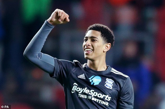 主教练生病离场！魔术主帅莫斯利本场能否回归成疑