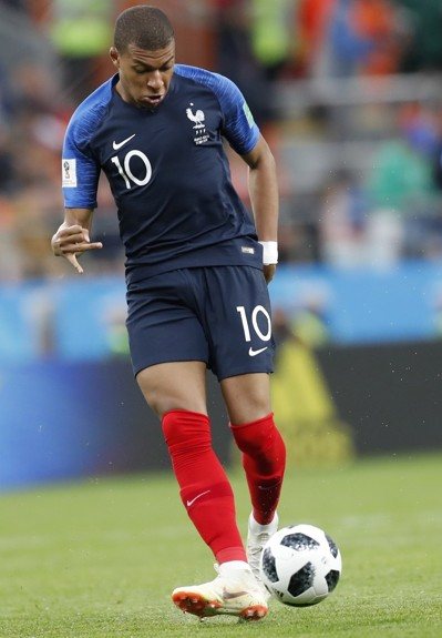 篮球篮网球员赛前热身状态良好