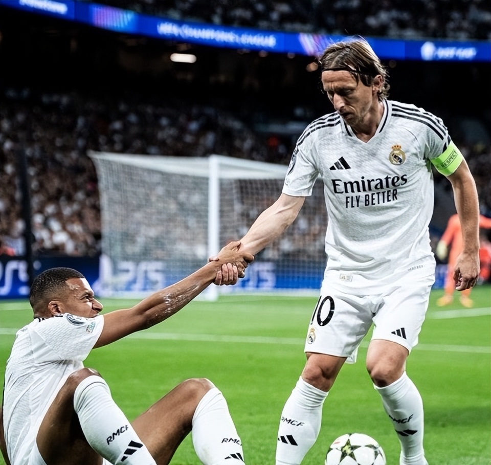 队报盛赞托万：现在他不仅是技术领袖，还是更衣室领袖