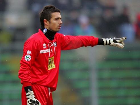 泰山93届5将指望不上了，张弛+郑铮参加教练培训班 无缘国字号后卫