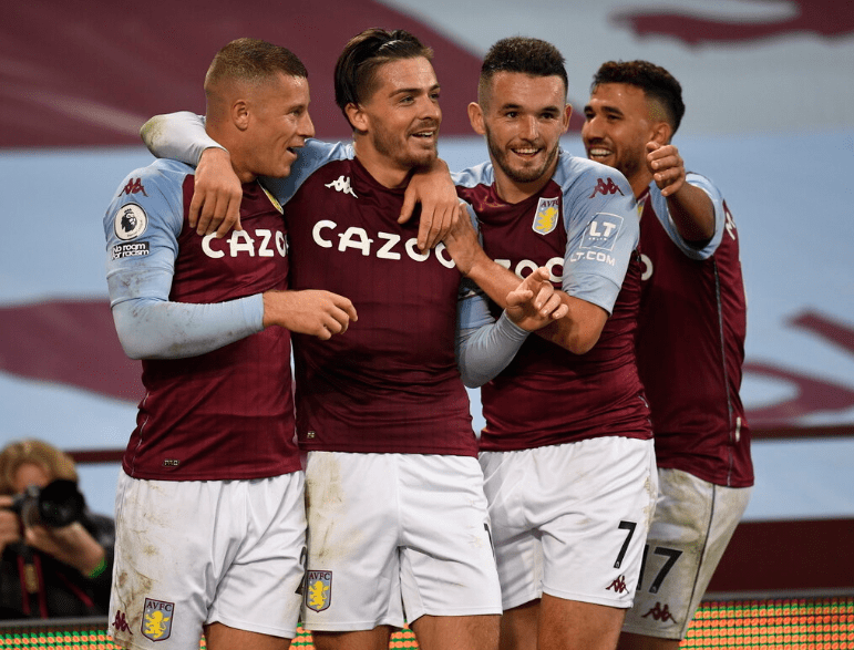 惊险一幕，马竞女足球员梅迪纳头部被膝盖撞到后失去意识