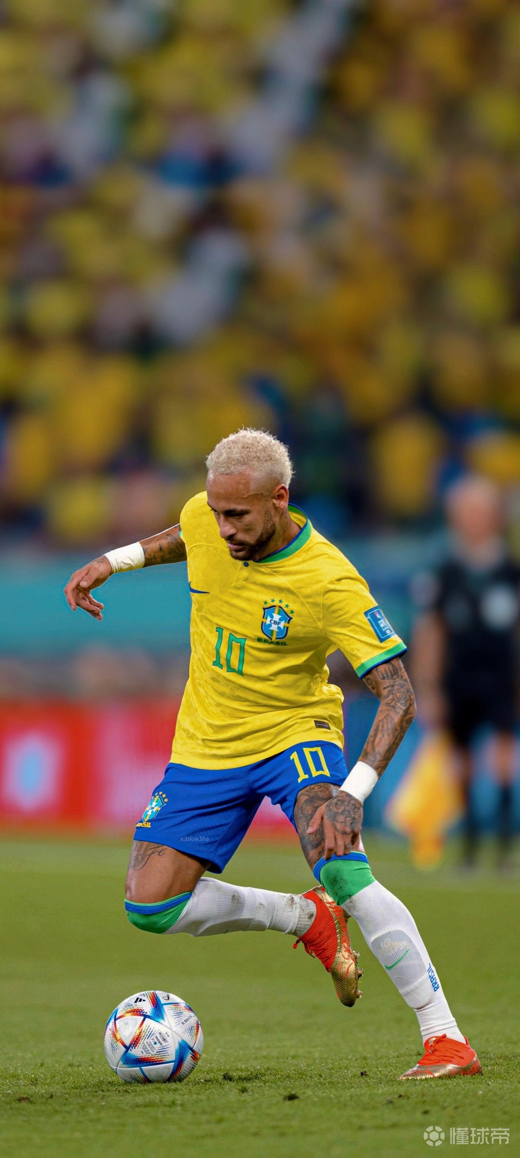 技惊四座，麦克托米奈开场3分钟为苏格兰打入一粒精彩的倒钩